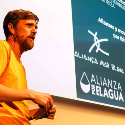 Jordi Salewski, responsable del proyecto de circularidad de IbizaPreservation, presenta el Colillatón
